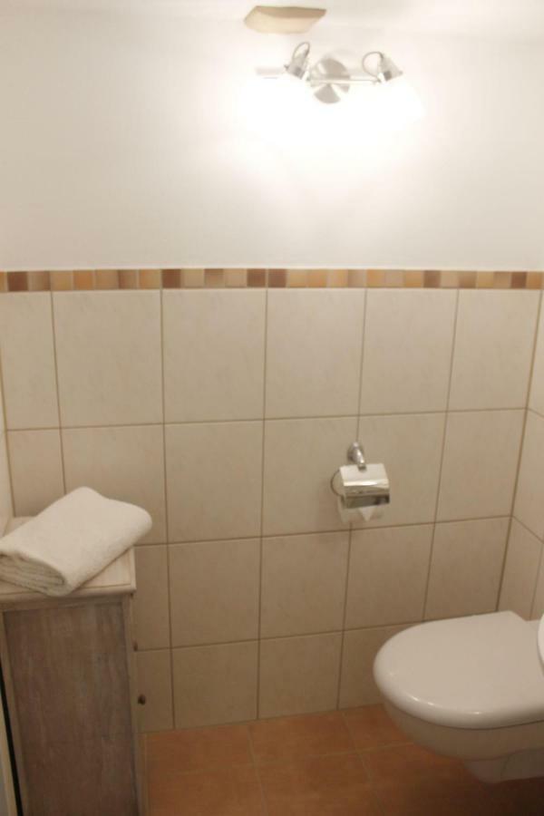 Haus Zum Kleinen Helm Apartment แอร์ฟวร์ท ภายนอก รูปภาพ